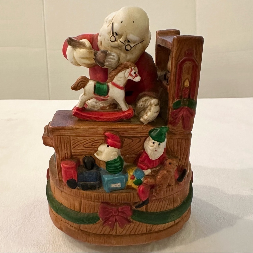 Vintage Santas Workshop Santa Claus Is Coming To Town Spinning Music Box Wind Up